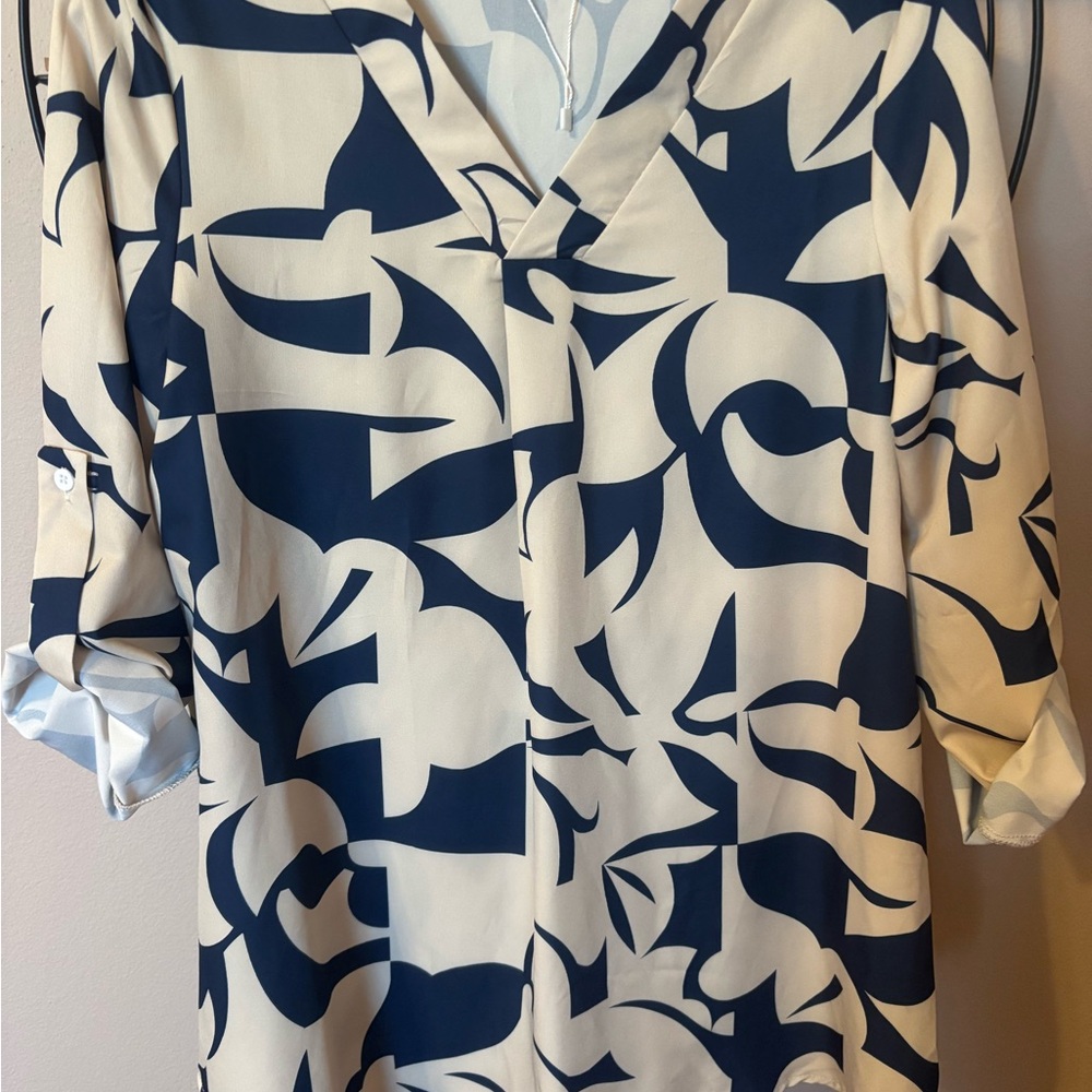 Blue and White Graphic 3/4 Sleeve Blouse with Notched Collar